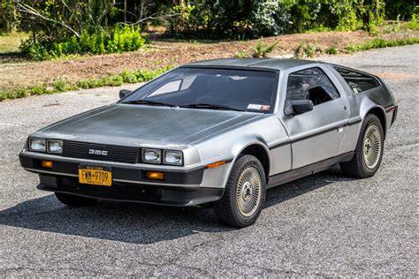 A Guide to Buy Used DeLorean Parts